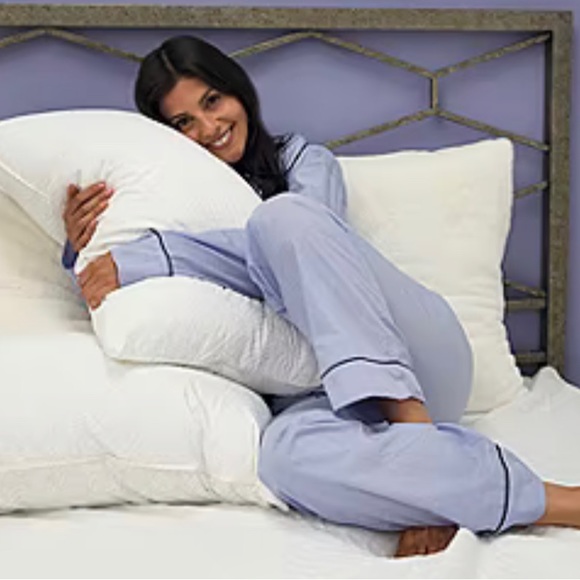 NEW!!!! PILLOW STANDARD/QUEEN COTTON HYPOALLERGENIC - Retails $74.99 - Picture 5 of 5